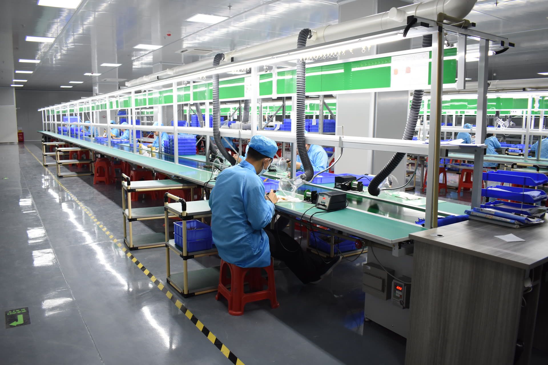 Leutoo cleanroom assembly line where OEM and ODM silicone products are built